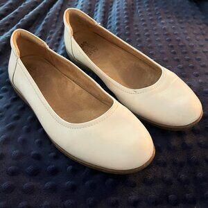 COPY - NATURALIZER White Leather "Flexy" Ballet Flats - SIZE 8.5